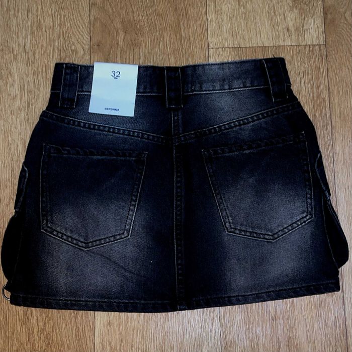 Продам мини юбку карго Bershka размер 32, черная (новая с бирками)