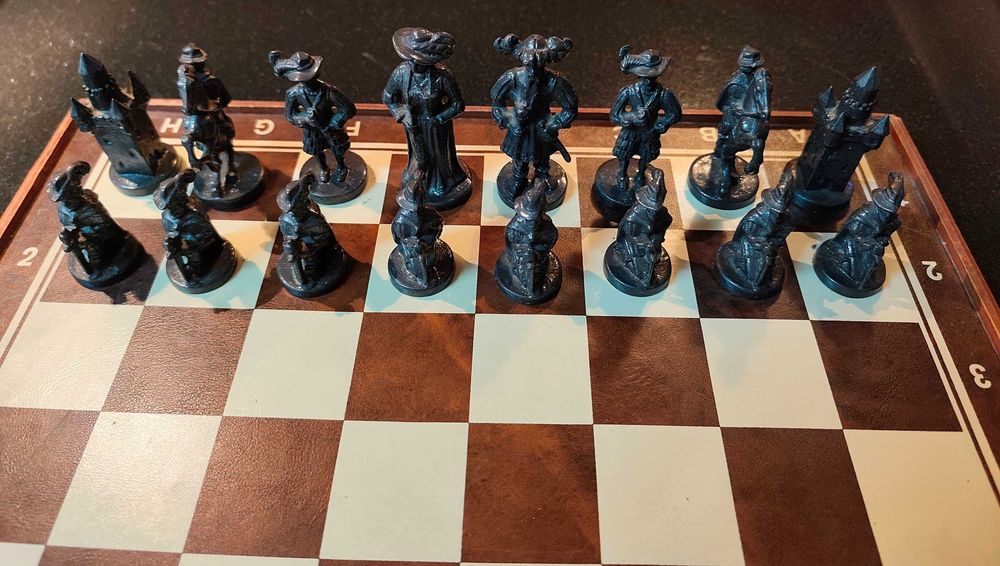 Jogo de xadrez, tabuleiro 42,5cmx42,5cm + 32 peças metal pesado