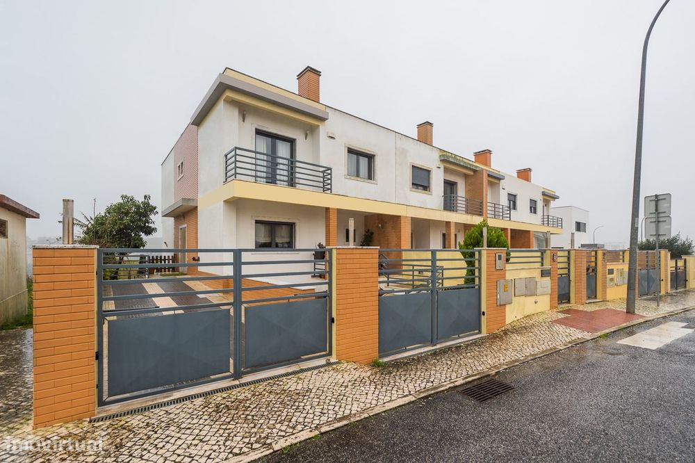 Moradia T-4+1 em Agualva Cacém