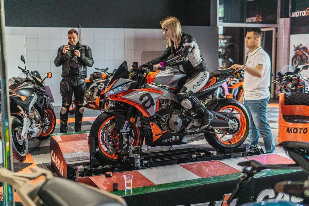Symulator motocyklowy Moto Trainer Moto GP Profesjonalny symulator jazdy na prawdziwym motocyklu Honda / Yamaha / Kawasaki / Ducati / BMW / Aprilia