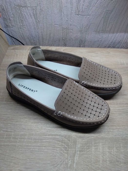 Мокасини/туфлі жіночі з перфорацією 37 розмір