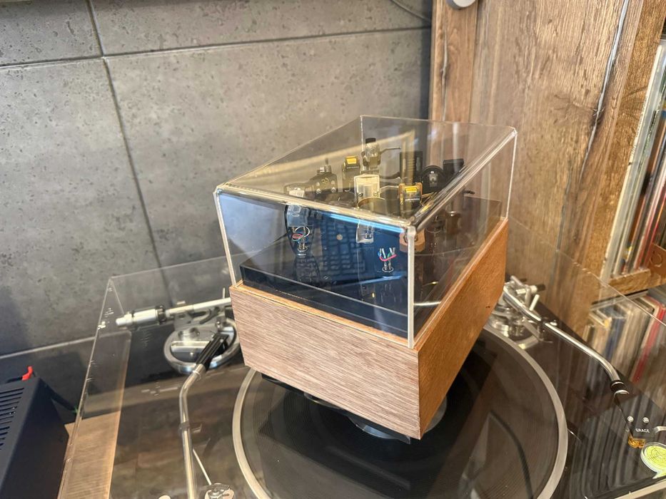 Gramofon wieloramienny