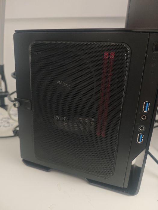 Komputer mini ITX  (Small Form Factor)