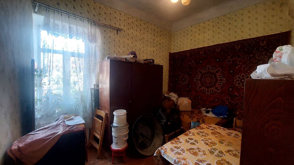 Продам 2-кімнатну квартиру. Пл.Шевченка,5/14.