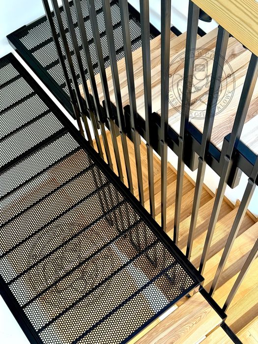 Schody stalowe loftowe na wymiar + balustrady | producent