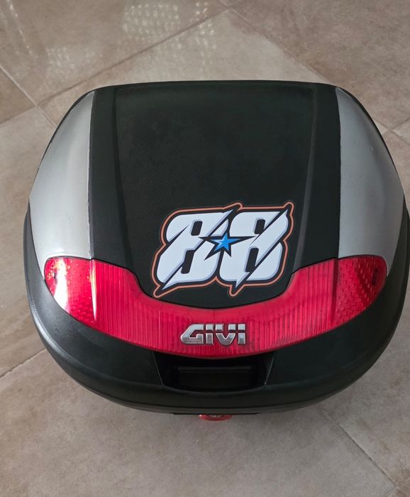 Top Case Giv 34L i com base em excelentes condições