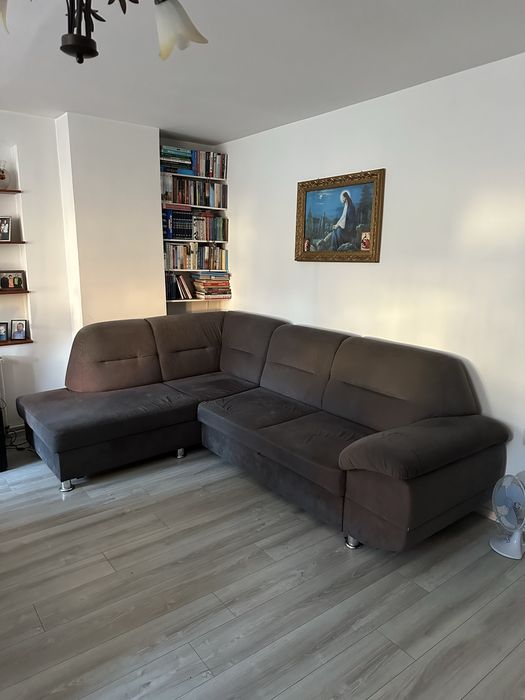 Sofa narożna z funkcją spania i pojemnikiem