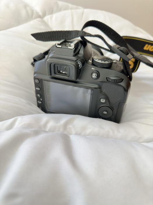 Nikon D3400 com lente 18-55mm e bolsa