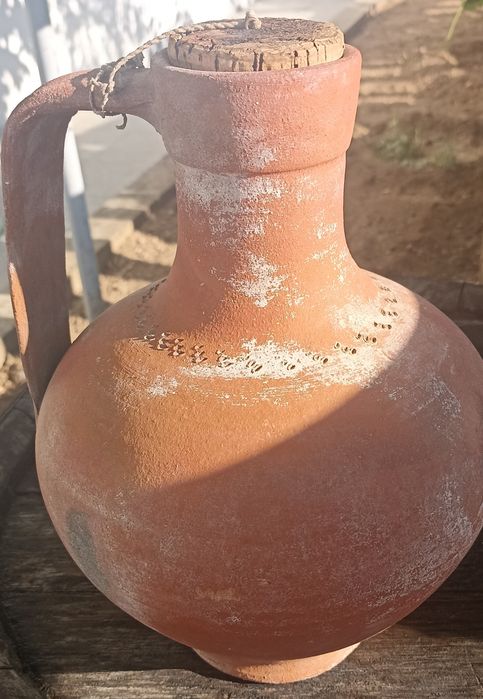 Cântaro antigo em barro