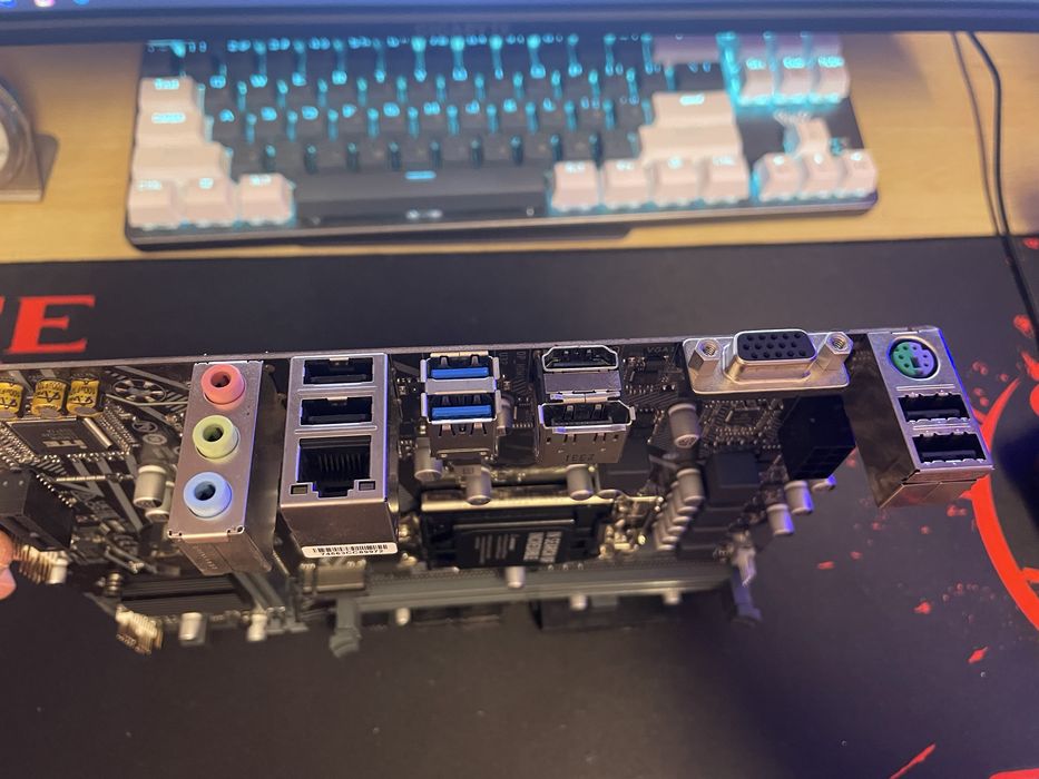 Материнська плата GIGABYTE h510m s2h v3