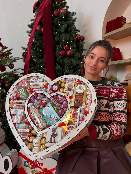 Подарункові набори бокси солодощі Кіндер Мега СЕРДЦЕ