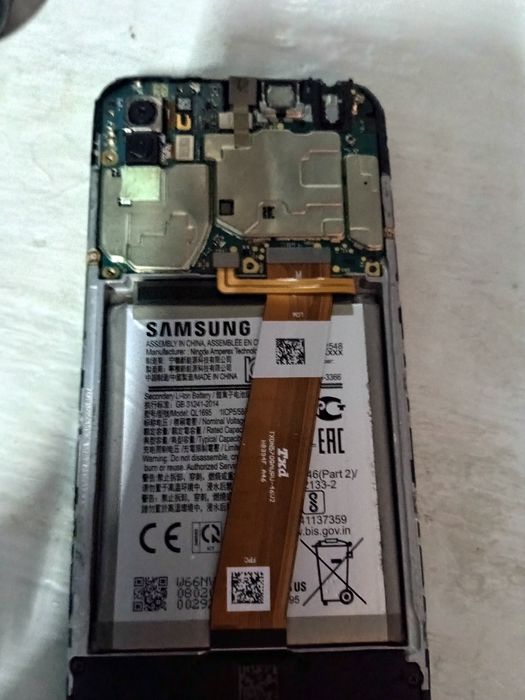 Продам кирпич под восстановление samsung a1 2/32  треба замінити екран