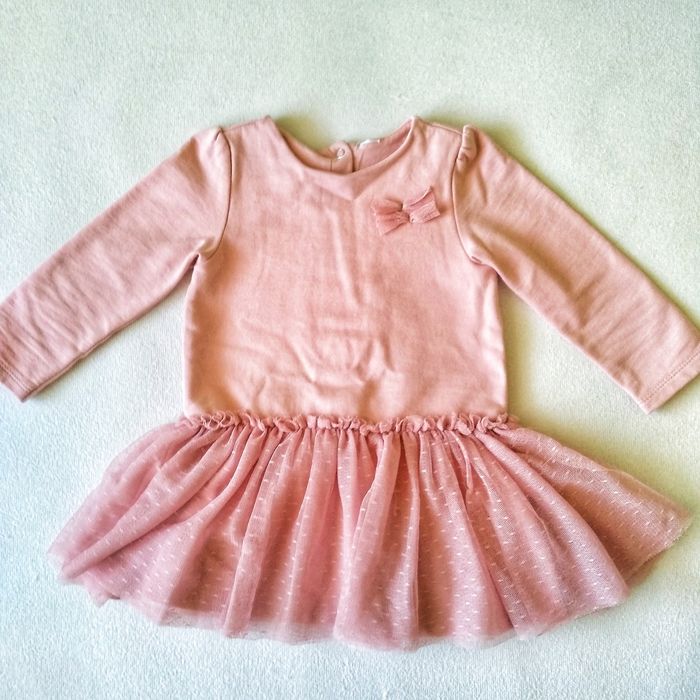 Elegancka sukienka z tiulem rozm. 86