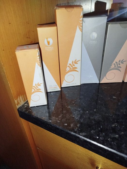 Cosméticos Andrea Volomo duma estética que fechou vendo pela Urgência