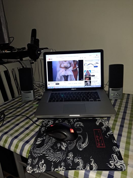 portátil da Apple MacBook pro de 15 .6 polegadas i