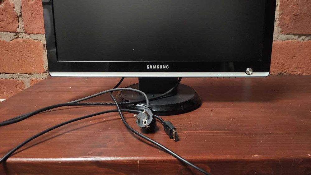 Монитор 22" TFT TN, Samsung, 1680x1050 (16:10), 5мс, LS22MEVSFV/EDC