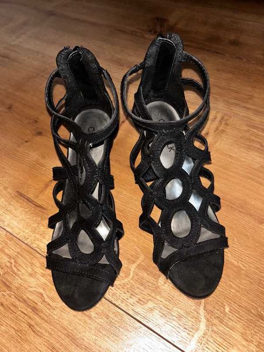 Zamszowe, czarne sandałki rozm. 36