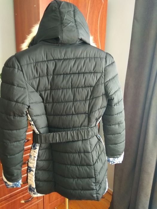 Тепла чорна курточка