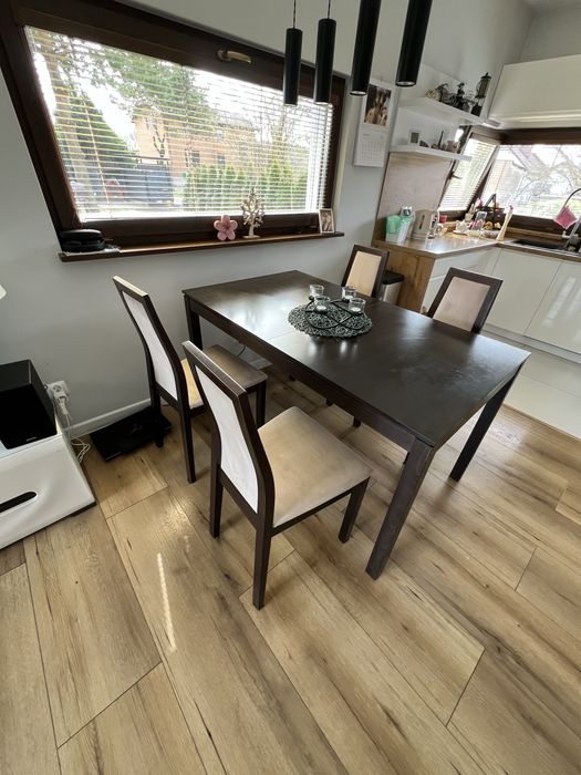 Stół rozkladany + 4 krzesła