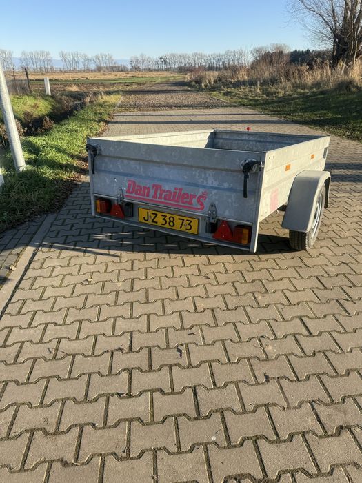 Przyczepka samochodowa