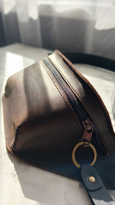 Шкіряна сумка бананка