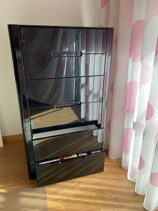 Camiseiro preto brilhante 6 gavetas