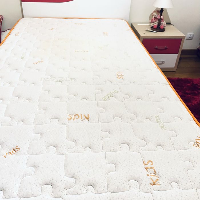 Quarto de crianca com estrado e colchao