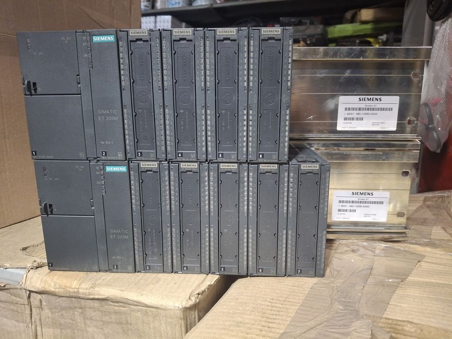 SIEMENS  Simatic ET 200M.

KTP1000 Basic DPSIEMENS

KT