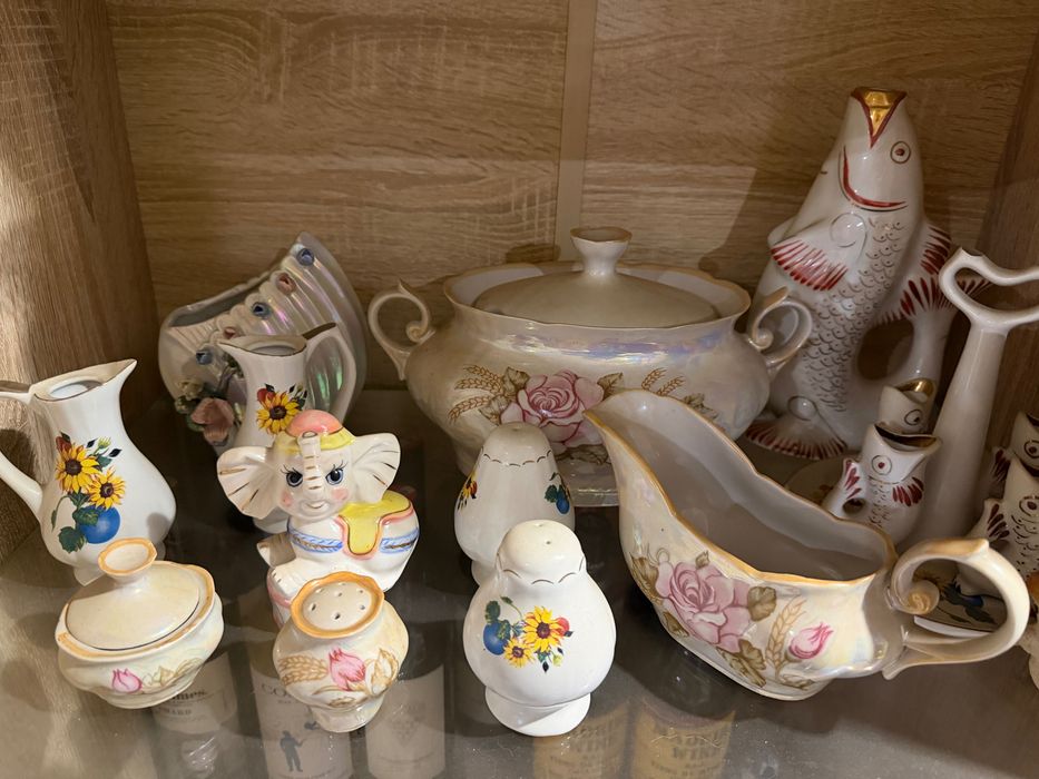 Porcelanowe figurki i zastawa