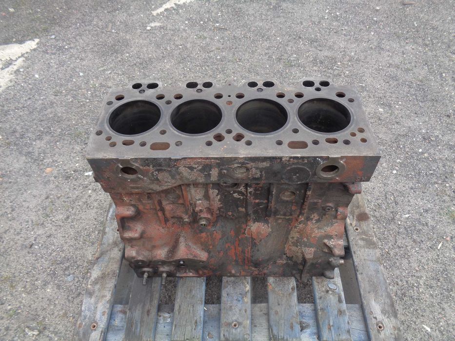 Blok silnik PERKINS 4- cylindry  AA AB