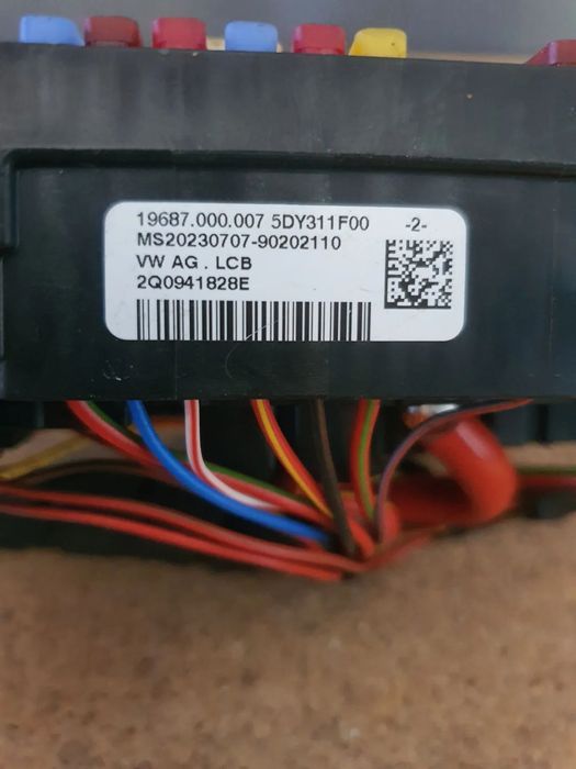 CAIXA FUSIVEIS VOLKSWAGEN POLO 2017- / 2Q0941828E