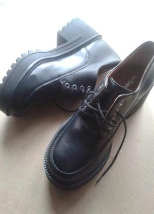 Туфлі/ черевики шкіряні на тракторній підошві – 38 р.