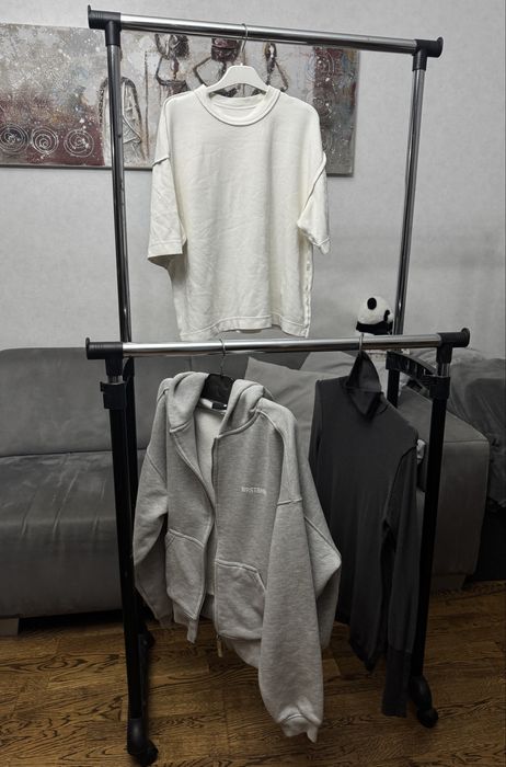 Стійка-вішалка.