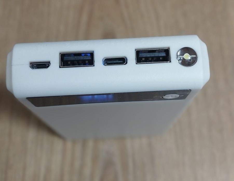 Мобільна батарея (powerbank)