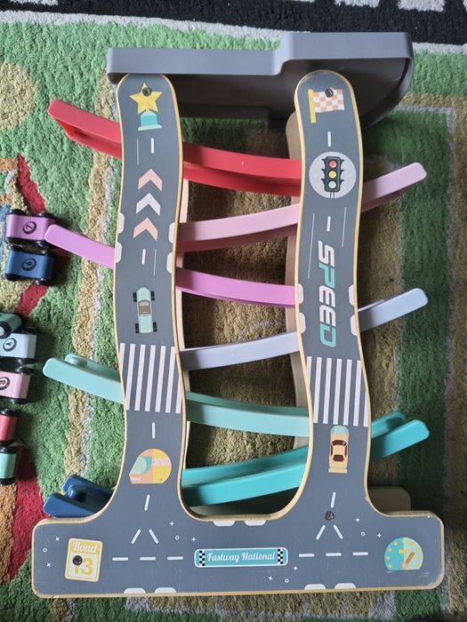 Zjeżdżalnia dla autek drewniana