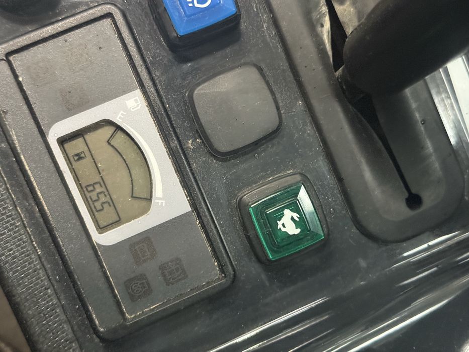 Escavadora Hitachi ZX26U - como nova!!