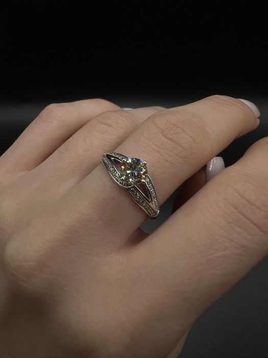 Pierścionek z brylantem 0,87 ct