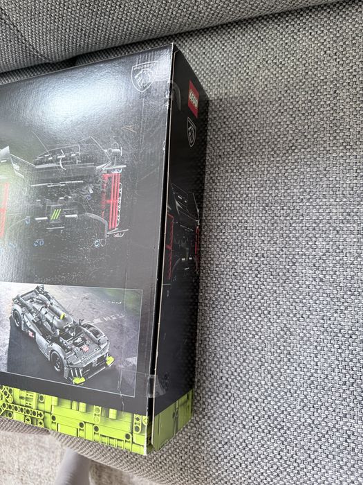 LEGO 42156 Technic PEUGEOT 9X8 24H Le Mans Hybrid Hypercar