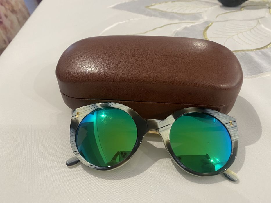 Oculo de Sol illesteva