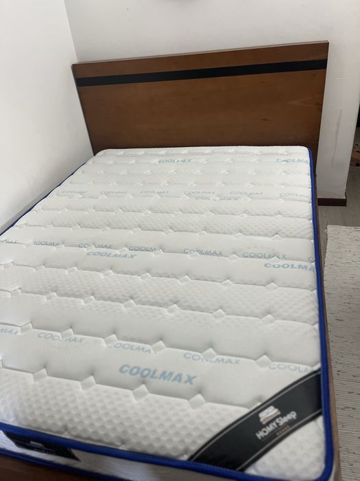 Cama de casal com colchão
