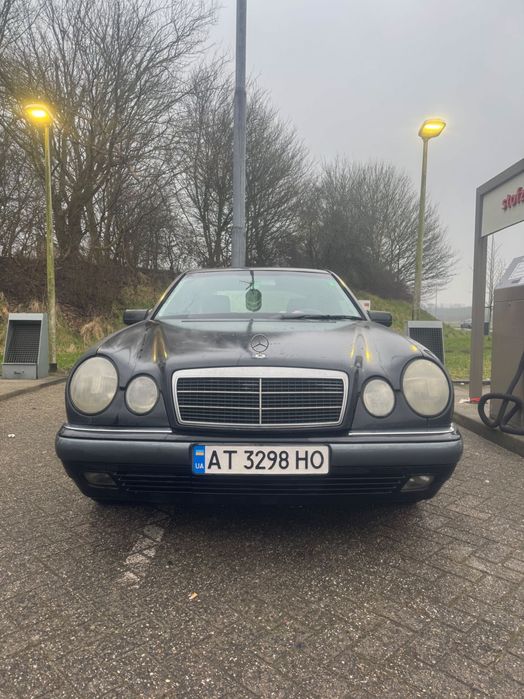 Mercedes-benz w210 e200 1996