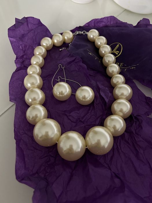 Намисто та сережки з крупних білих перлів
