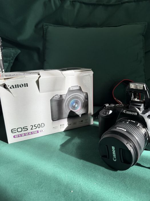 Фотоаппарат Canon EOS 250D