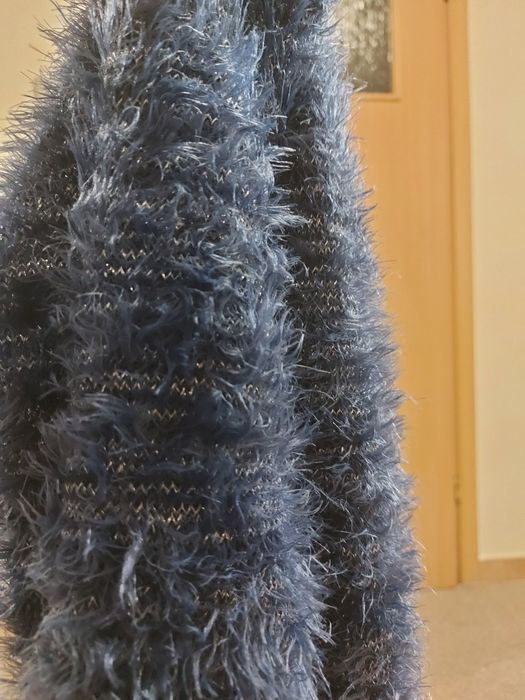 Lavitta puszysty długi sweter S 36 ze srebrną nitką