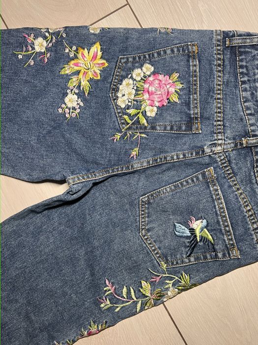 Джинси з вишивкою denim