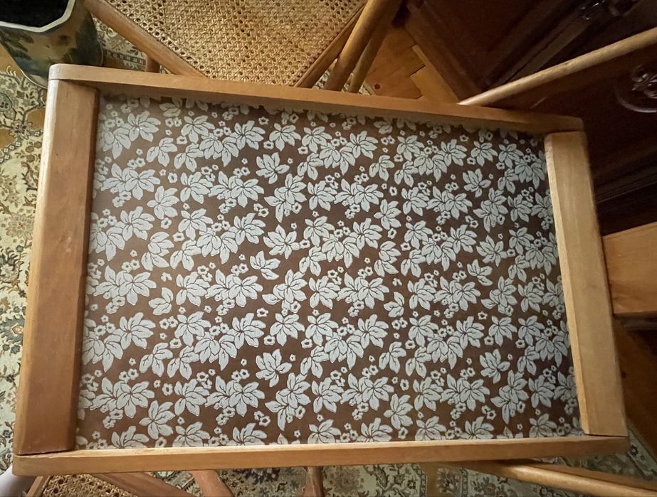 Розкладний кавовий стіл на колесах