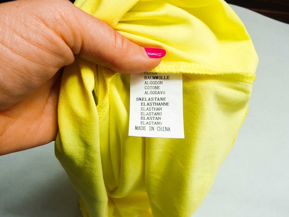 T-shirt Miss Kiss S/M żółty z napisem Paris i ozdobami