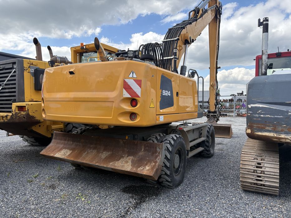 Liebherr 924 long front long reach ramie 14m