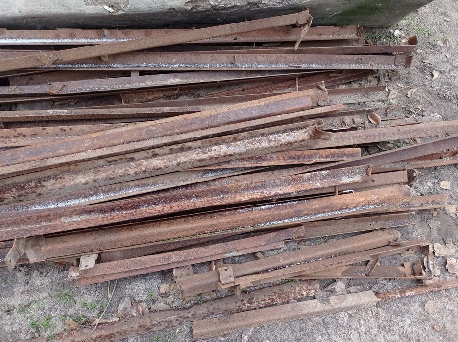 Трубы металлические разные, колено отвод стальной, уголок