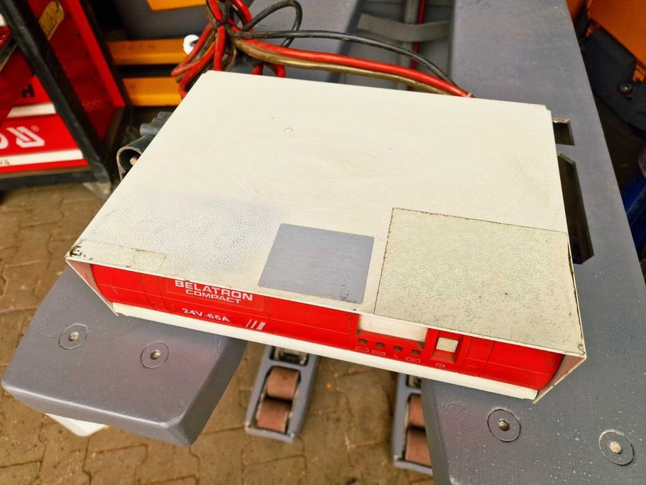 Ładowarka prostownik automatyczny do baterii trakcyjnych 24V 20A 30A 40A 50A 60A 70A 80A 100A 120A 230V 400V
